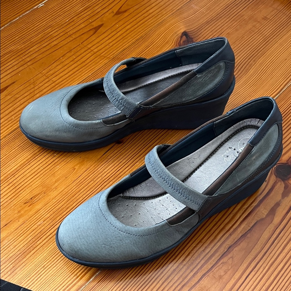 Easy Spirit Gray Wedge Shoes